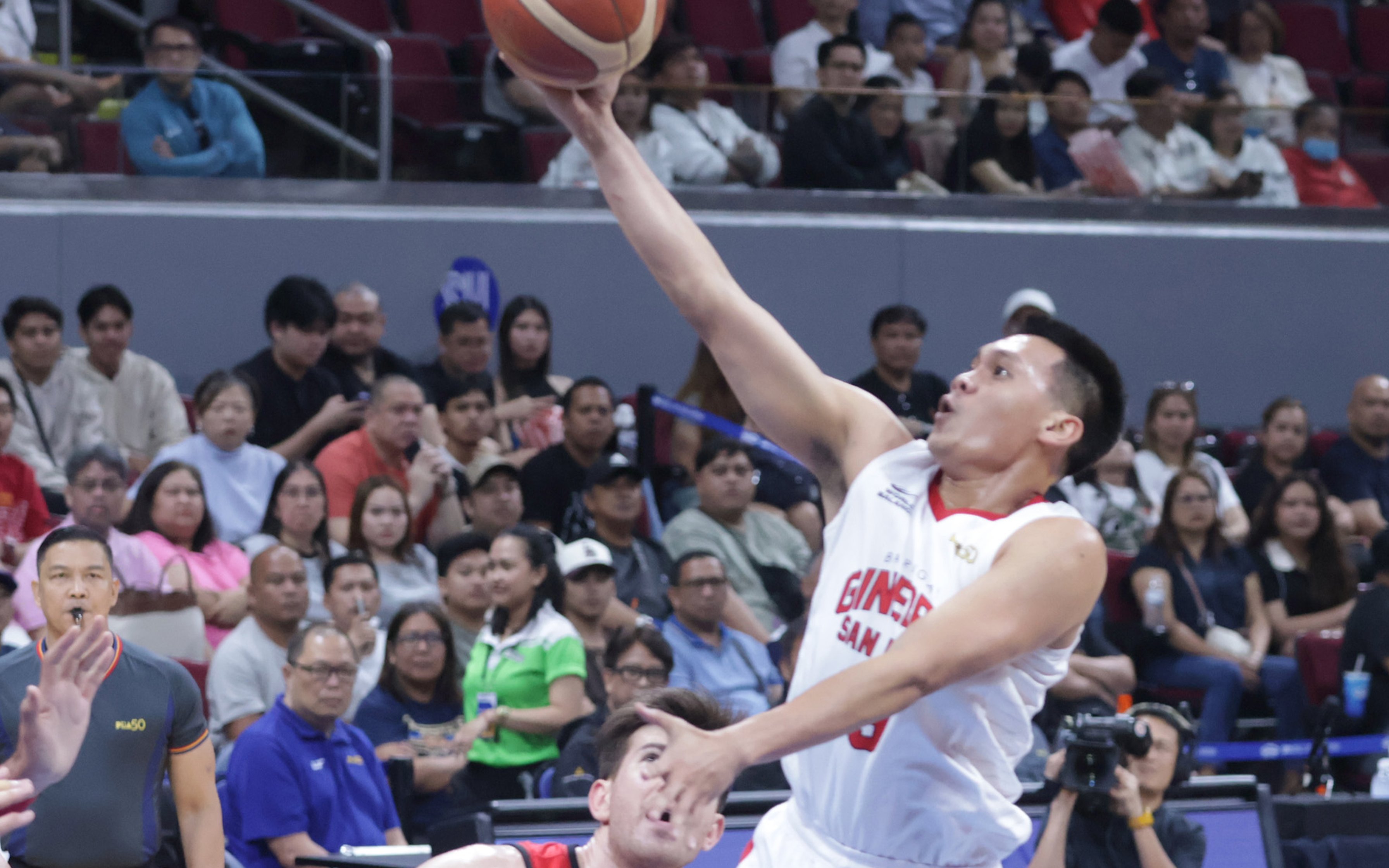 SCOTTIE Thompson leaves his Barangay Ginebra coach, Tim Cone, in awe of his magical performance during their 105-91 victory over San Miguel Beer in Game 4 of their PBA Philippine Cup best-of-seven semifinal series on Sunday.