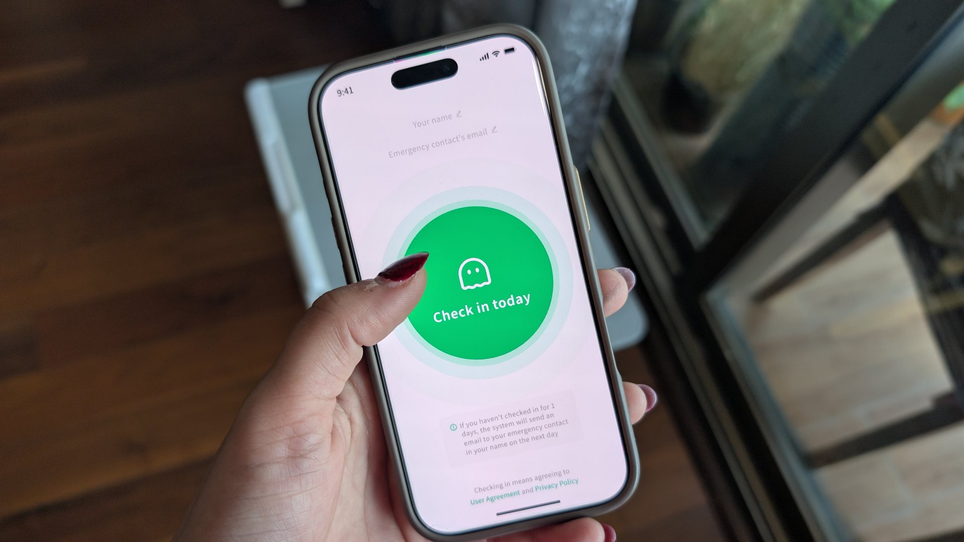 In China, a one-tap app lets you check in with your 'home alone' friends