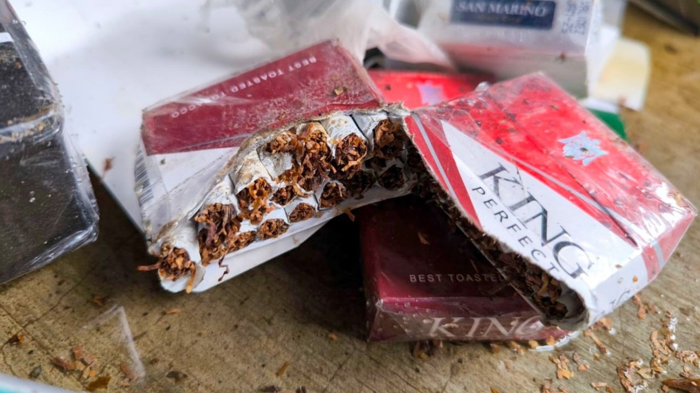 Cops seize fake, smuggled cigarettes