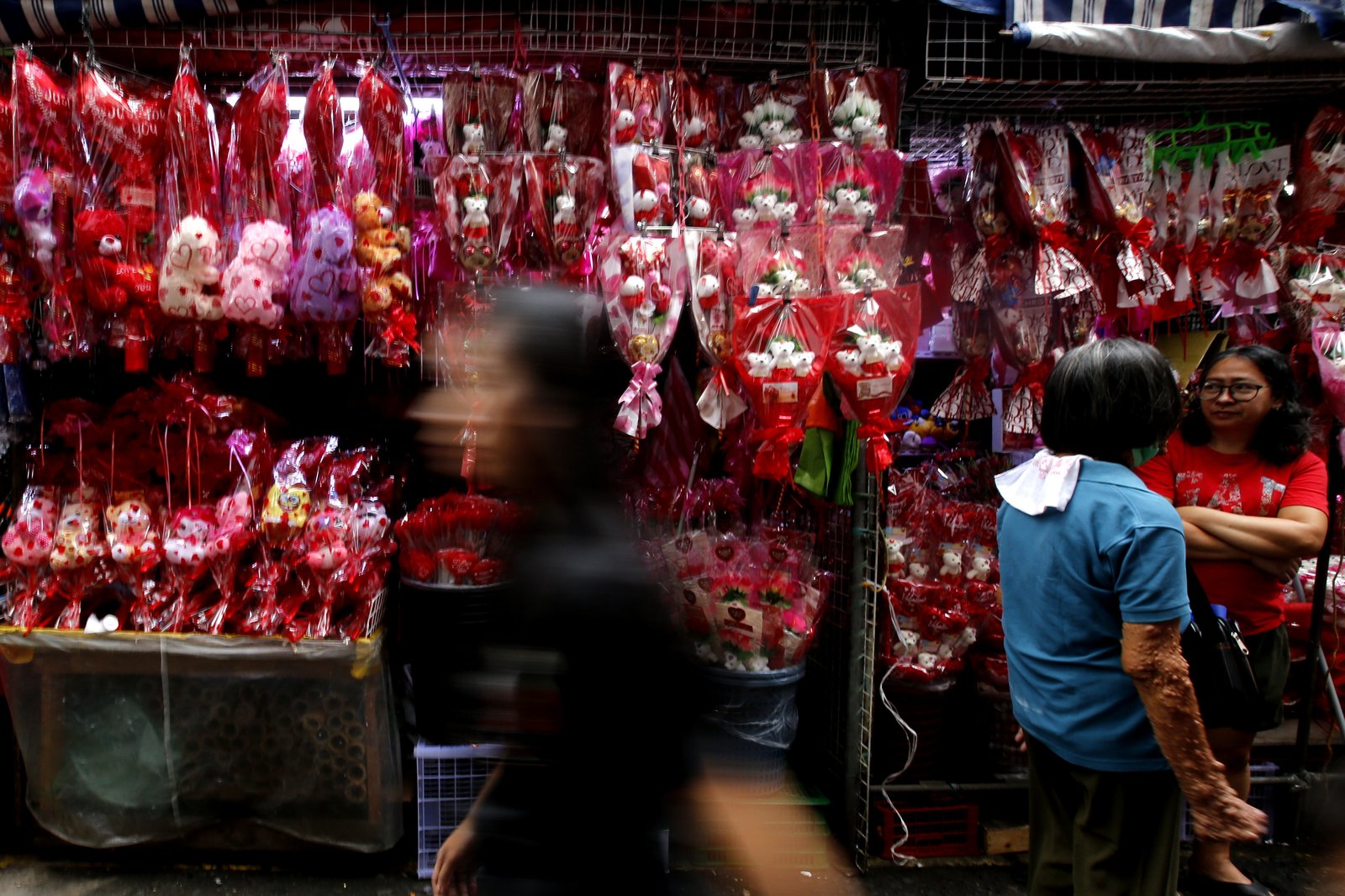 Valentine's Day is in the air for sidewalk vendors in Divisoria, Manila, on 15 January 2025, as they start selling plastic flowers, cards, plushies, gift items, and other novelty products. Gift items can go as low as 10 pesos and as high as 350 pesos.