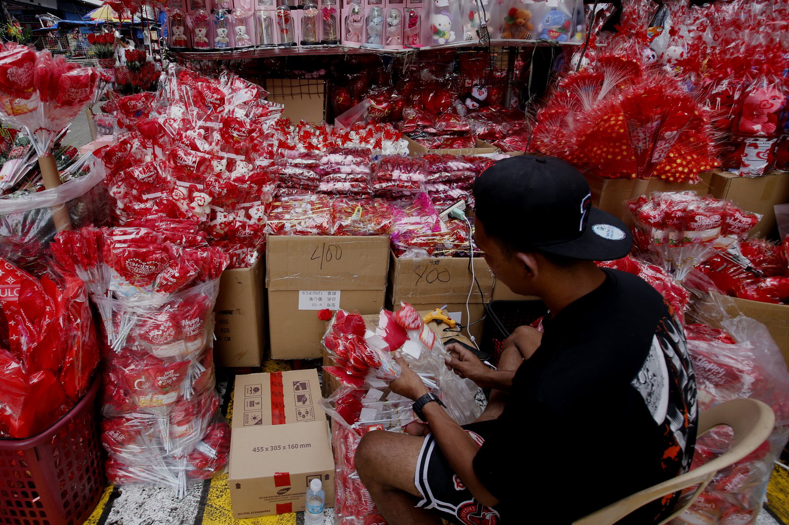 Valentine's Day is in the air for sidewalk vendors in Divisoria, Manila, on 15 January 2025, as they start selling plastic flowers, cards, plushies, gift items, and other novelty products. Gift items can go as low as 10 pesos and as high as 350 pesos.