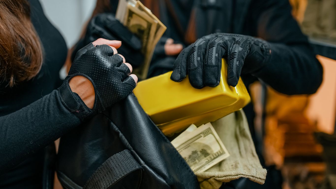 Halos P500-K ninakaw ng akyat-bahay gang sa Pampanga