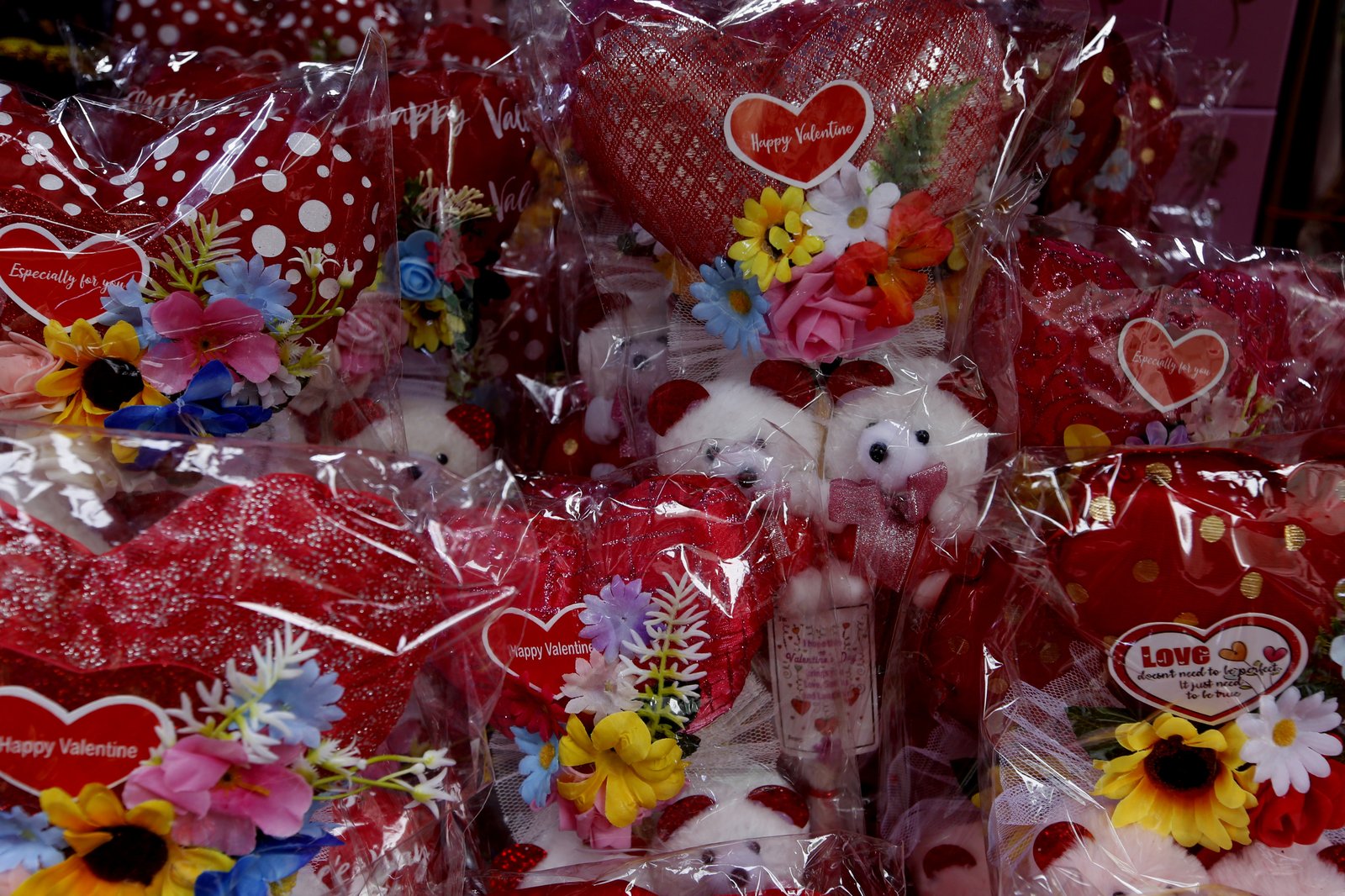 Valentine's Day is in the air for sidewalk vendors in Divisoria, Manila, on 15 January 2025, as they start selling plastic flowers, cards, plushies, gift items, and other novelty products. Gift items can go as low as 10 pesos and as high as 350 pesos.