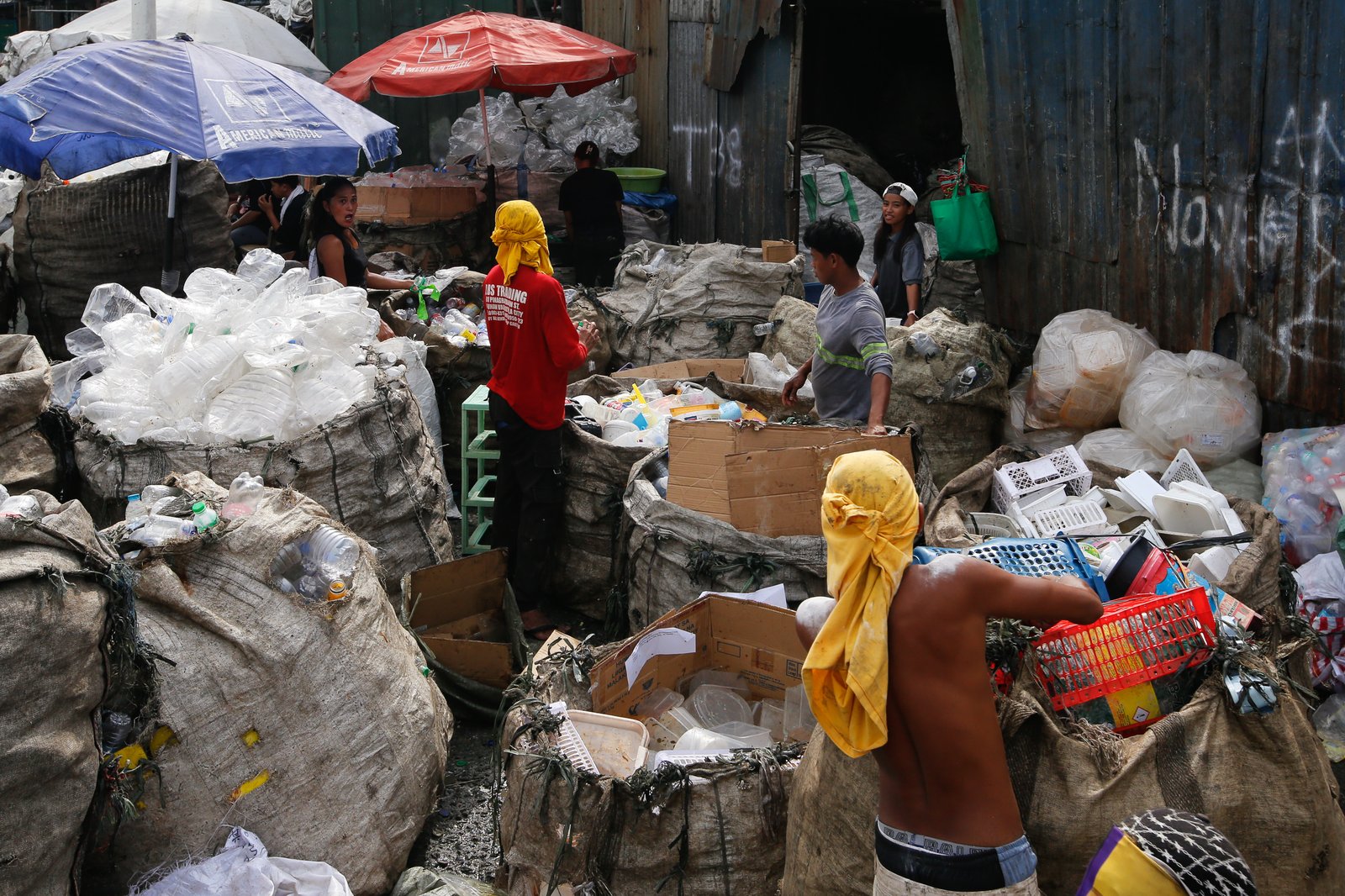 WASTE WATCH

Workers sort collected garbage, mostly plastics and recyclables, at a junk shop along Road 10 in Manila on the afternoon of 16 January 2026. The Manila city government has updated its garbage collection fees for the first time in over a decade to address rising hauling costs and increased waste volumes.