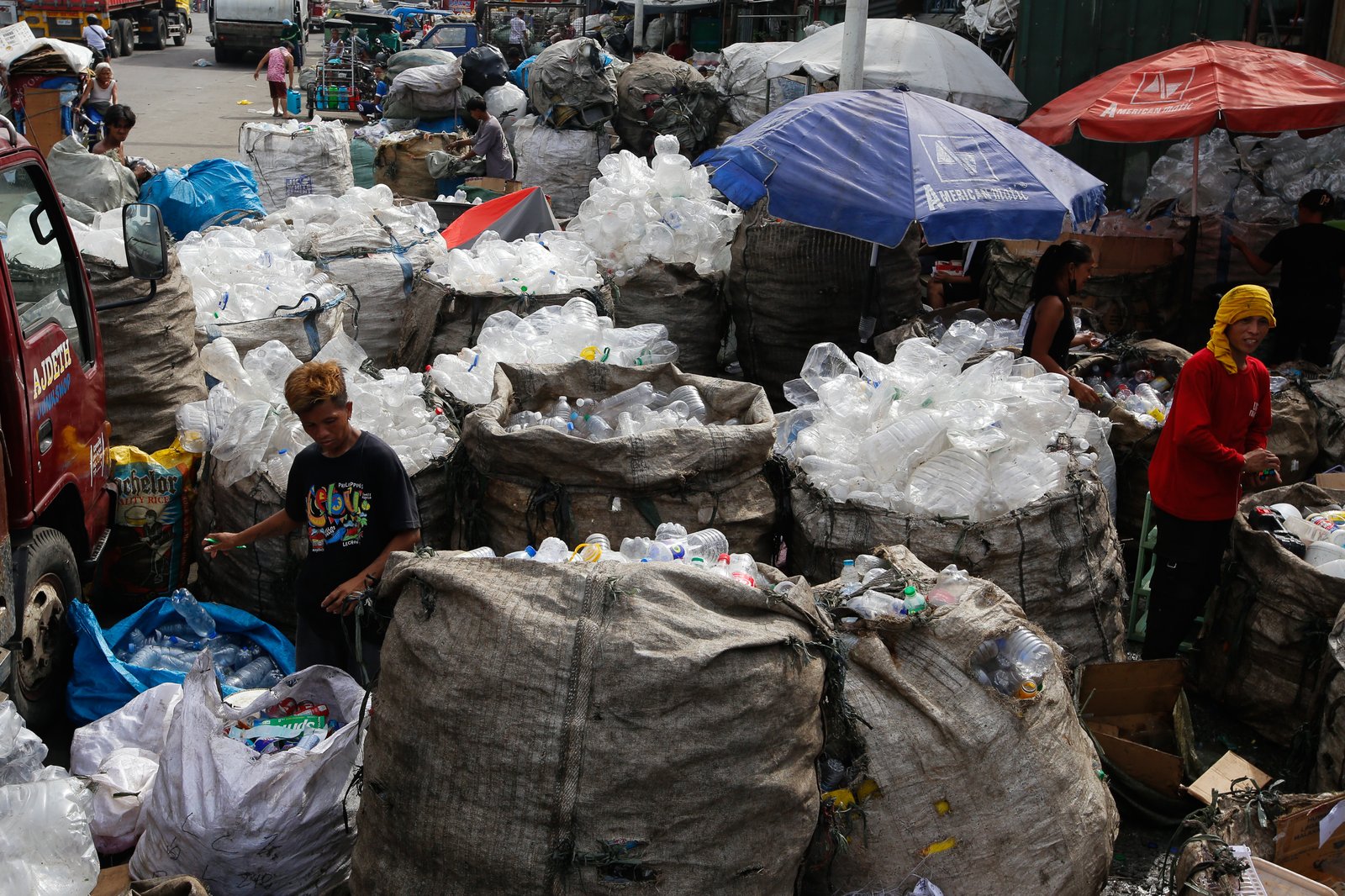 WASTE WATCH

Workers sort collected garbage, mostly plastics and recyclables, at a junk shop along Road 10 in Manila on the afternoon of 16 January 2026. The Manila city government has updated its garbage collection fees for the first time in over a decade to address rising hauling costs and increased waste volumes.