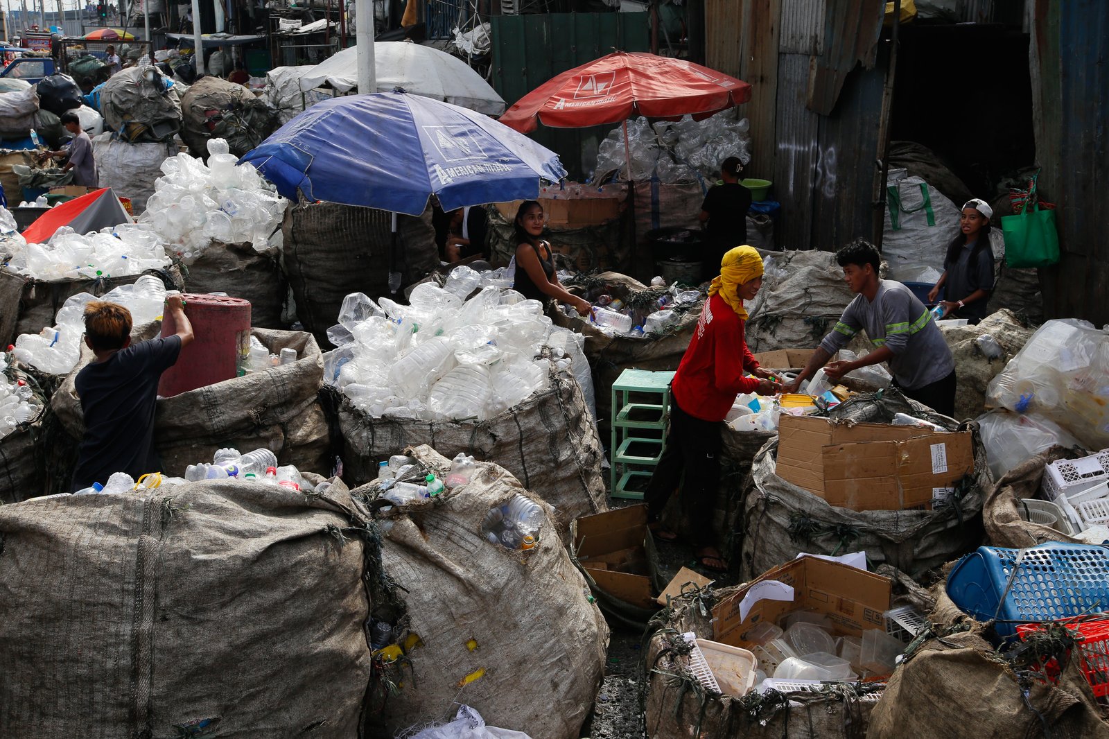 WASTE WATCH

Workers sort collected garbage, mostly plastics and recyclables, at a junk shop along Road 10 in Manila on the afternoon of 16 January 2026. The Manila city government has updated its garbage collection fees for the first time in over a decade to address rising hauling costs and increased waste volumes.