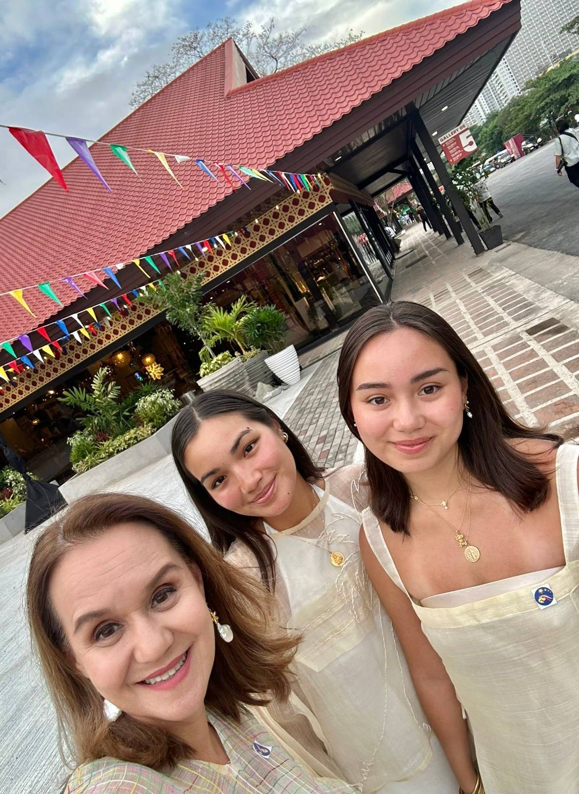 BAMBI, Natasha and Isabella Mañosa.