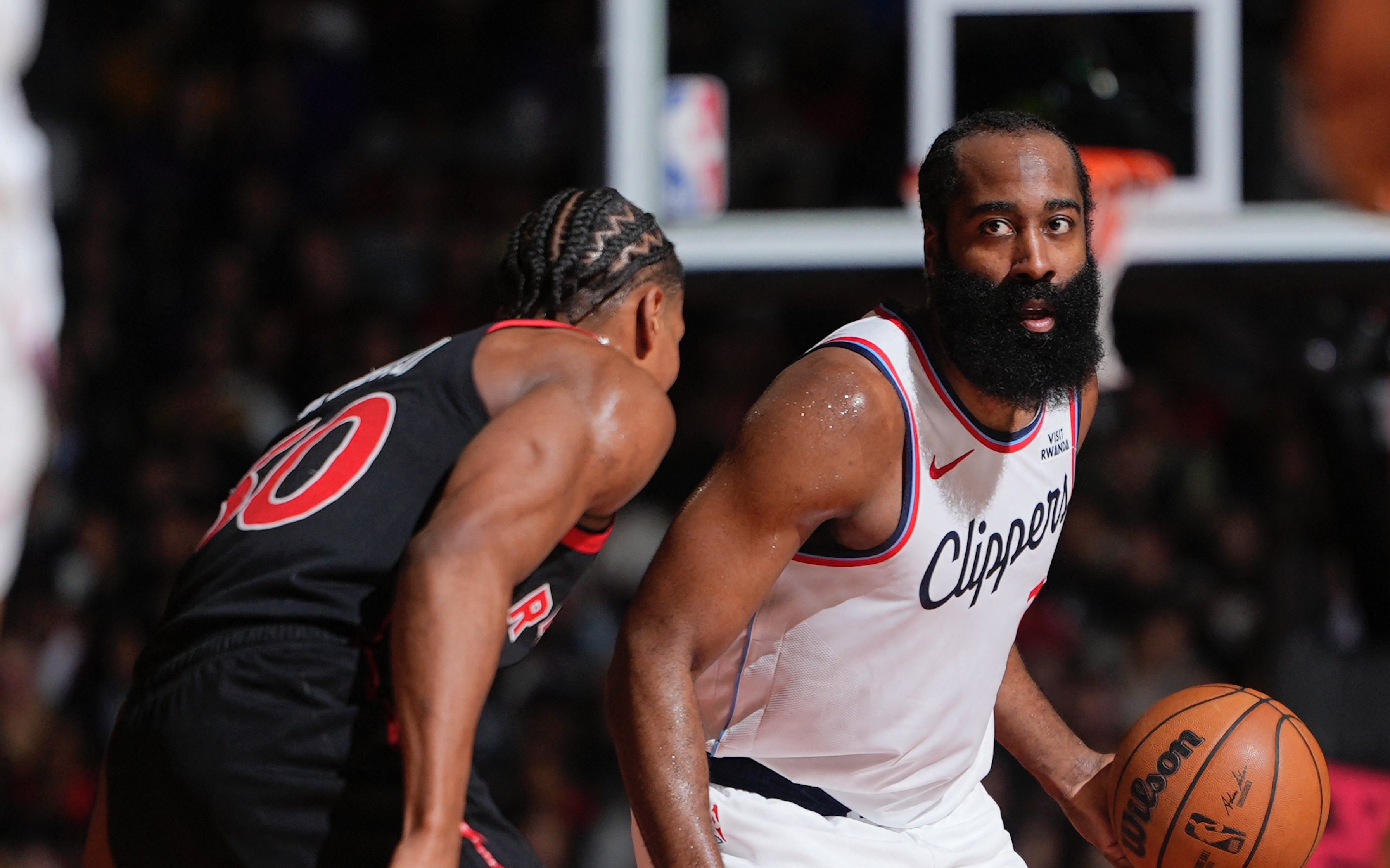 Harden steps up late as Clippers pip Raptors