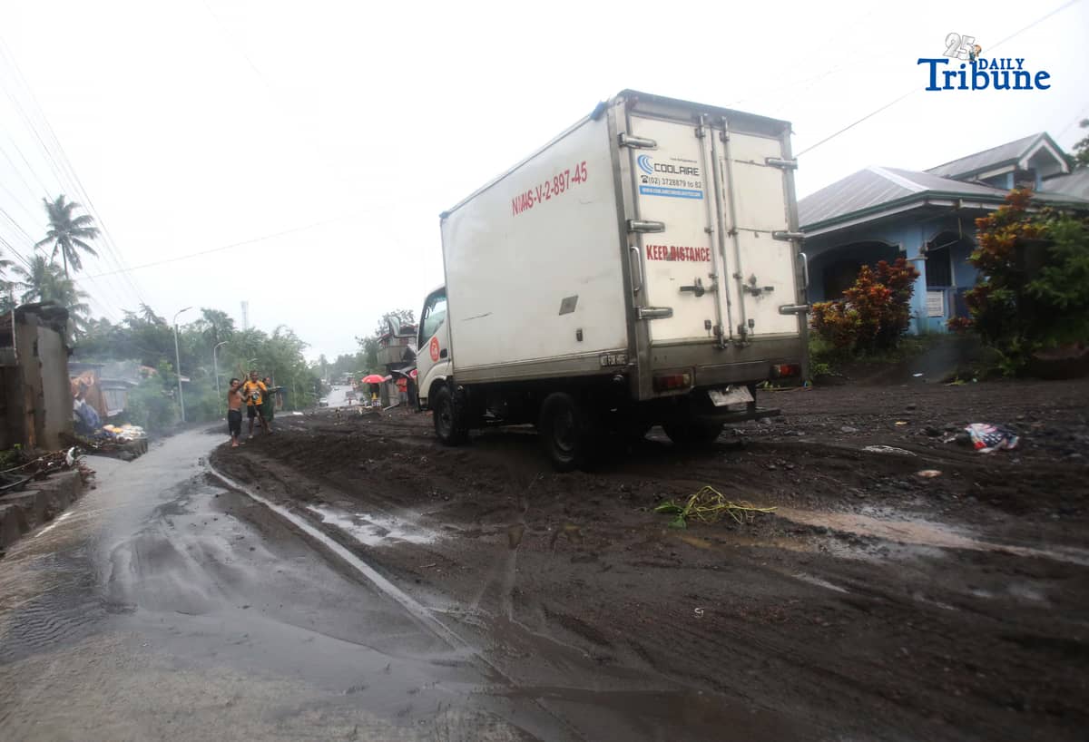 (January 17 2026) To help motorists passing through at the road in Brgy Masarawag, Guinobatan Albay, on Saturday January 17 2026, residents removed the sand and rocks scattered along the road because of flooding due to Tropical storm Ada on Saturday January 17 2026. Photo/Analy Labor
