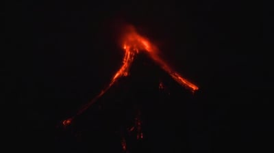 
Mayon, patuloy ang pag-alboroto; alert level 3, nakataas pa rin 