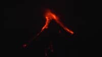 NANANATILI sa Alert Level 3 ang Mayon Volcano matapos maitala ang daan-daang rockfall at pyroclastic density currents, ayon sa Phivolcs.