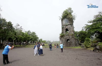 Cagsawa Bell Tower draws visitors despite rain