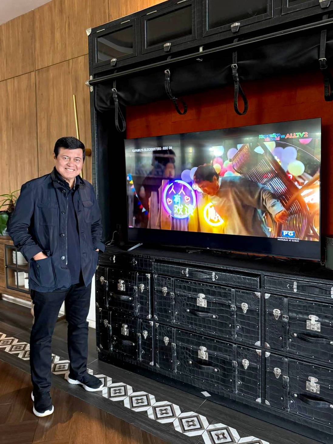 ADVANCED Media Broadcasting System chairman Manny Villar welcomes ABS-CBN back to its home channel as Kapamilya shows began airing on ALLTV Channel 2.