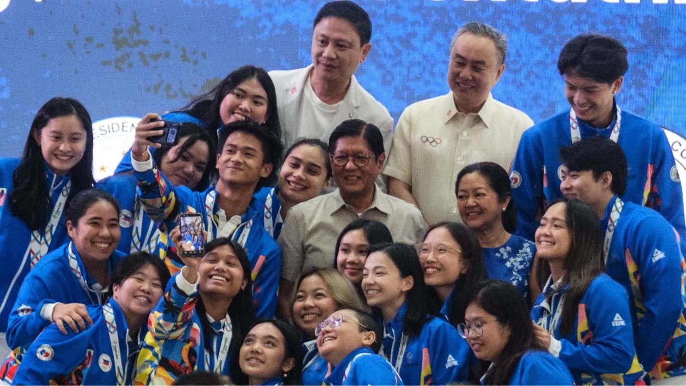 Marcos honors SEAG heroes with additional cash incentives