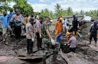Rescuers race to find missing from floods