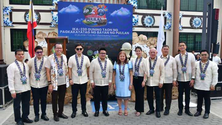 Governor Daniel R. Fernando’s representative Crispin De Luna and Vice Governor Alexis C. Castro together with Pulilan Mayor Rolando S. Peralta, Jr. and Vice Mayor Imelda D.J. Cruz during the 230th Founding Anniversary of Pulilan yesterday, January 20, 2026, held at the Pambayang Liwasan ng Pulilan. With them are the members of the Sangguniang Bayan ng Pulilan including (L-R) Councilors Zandro C. Hipolito, Robert Marlo E. Domingo, Lovy Leslie B. Valenzuela, John J. Nethercott, Joselito T. Borlongan, Ryan P. Espiritu, and SK President Paolo Aldrin M. Agno.