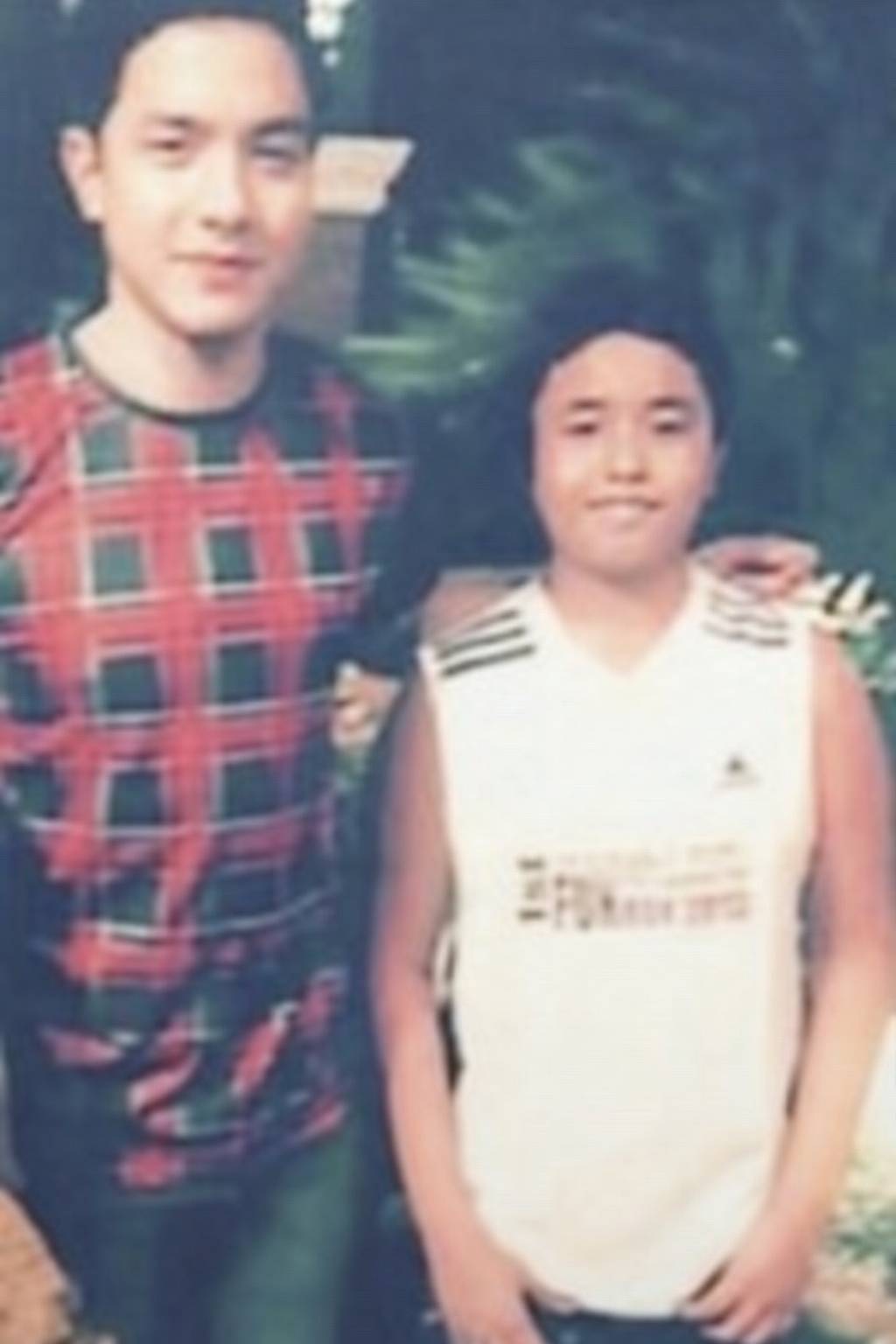 Rob Deniels souvinir picture with Alden Richards.