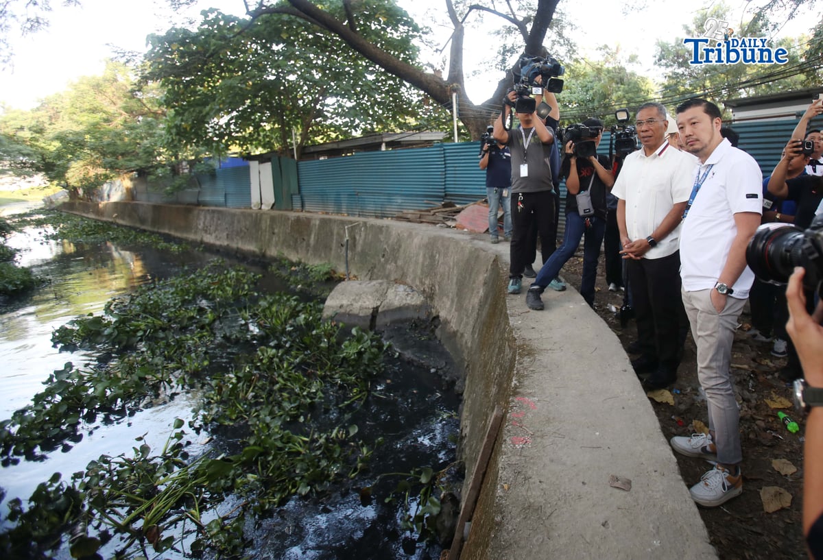 (January 22 2026) MMDA General Manager Usec. Nicolas Torre III with Valenzuela Mayor Wes Gatchalian personally oversee the removing of water hyacinth, garbage and silt to help mitigate flooding at the conducted Bayanihan sa Estero at the Kalabingkoho River in Barangay Malanday, Valenzuela City. Photo/Analy Labor