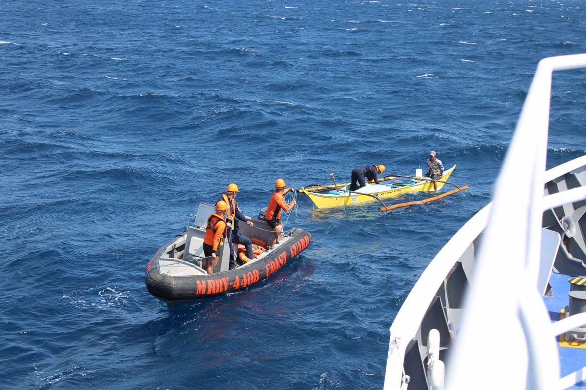PCG rescues injured fisherman off Mariveles waters