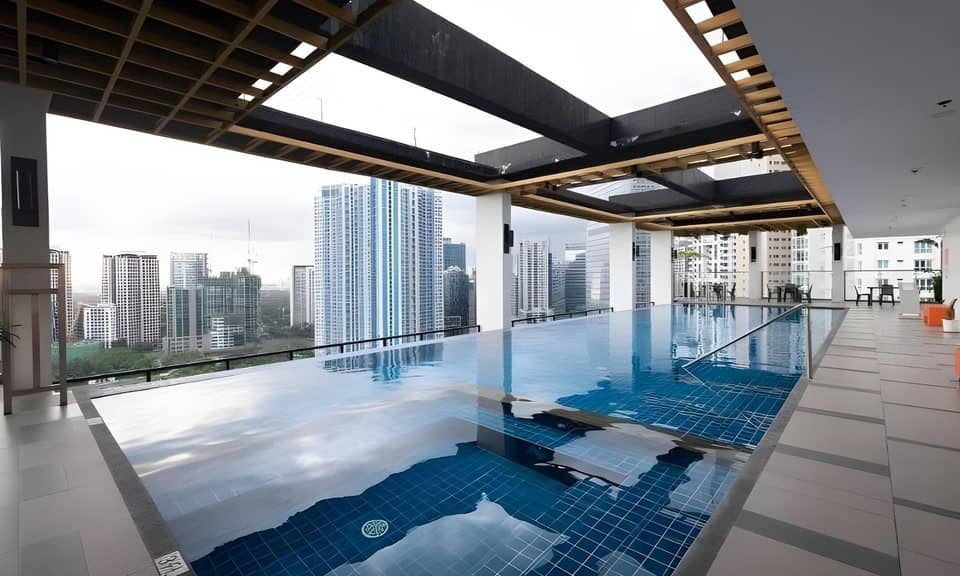 ROOFTOP pool