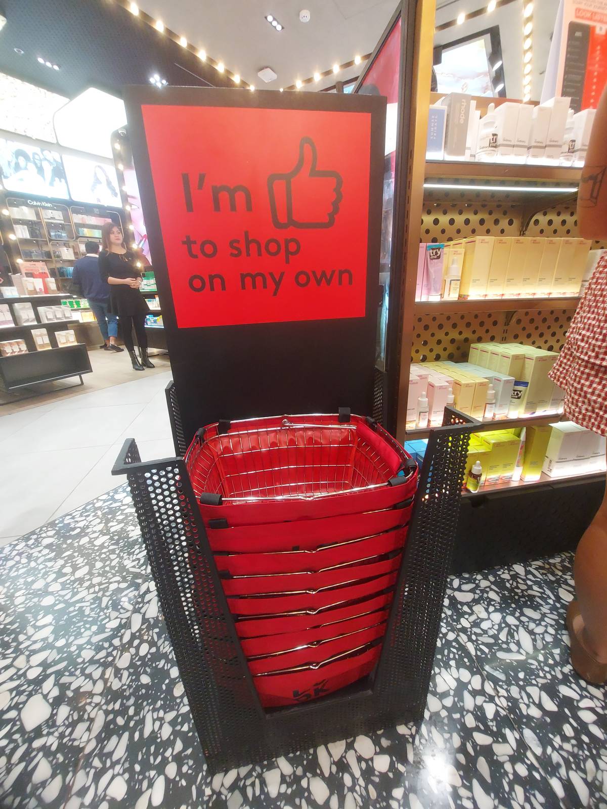 SHOPPING baskets that cue sellers to leave shoppers alone.