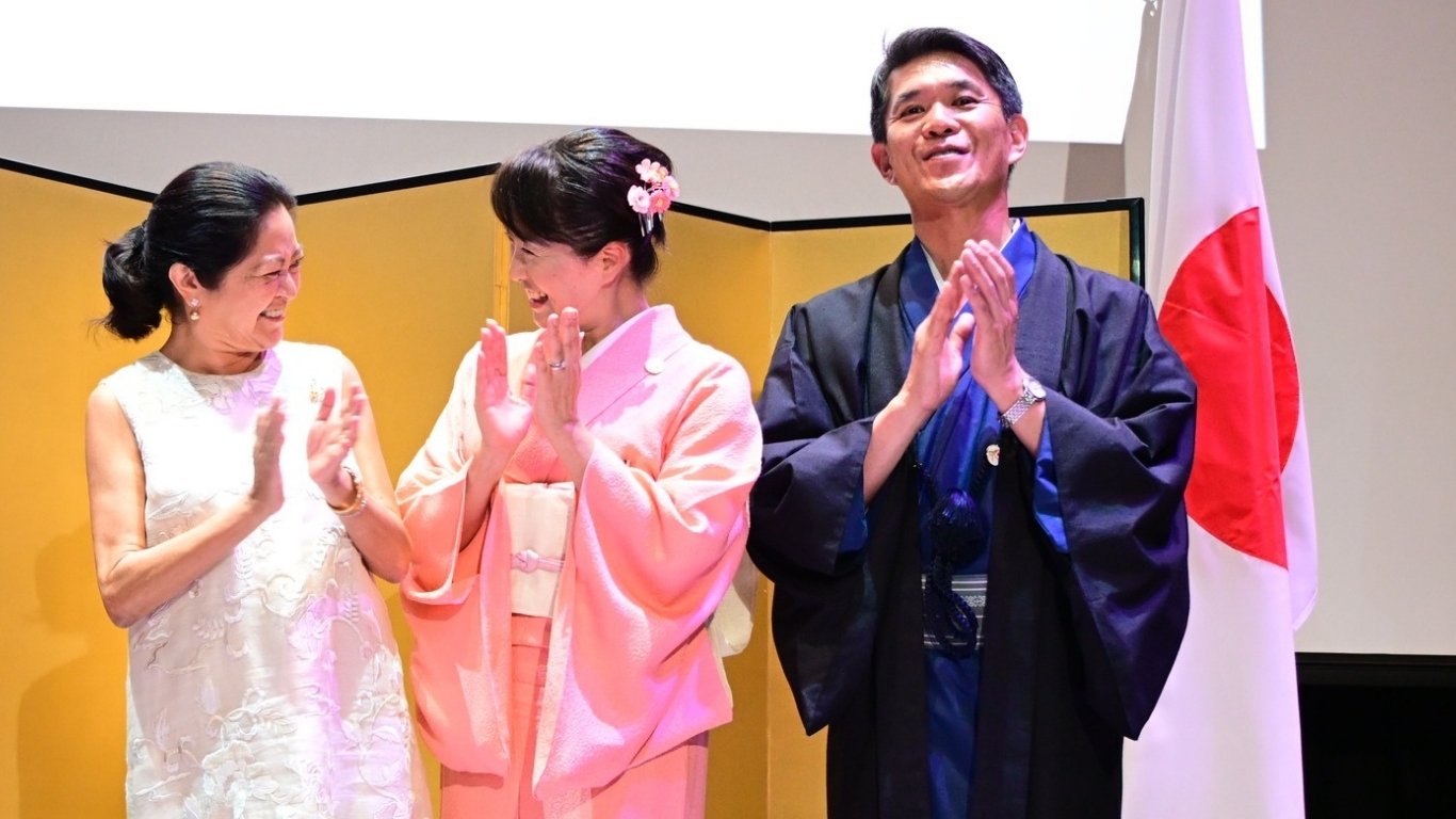 Liza says ‘arigato’