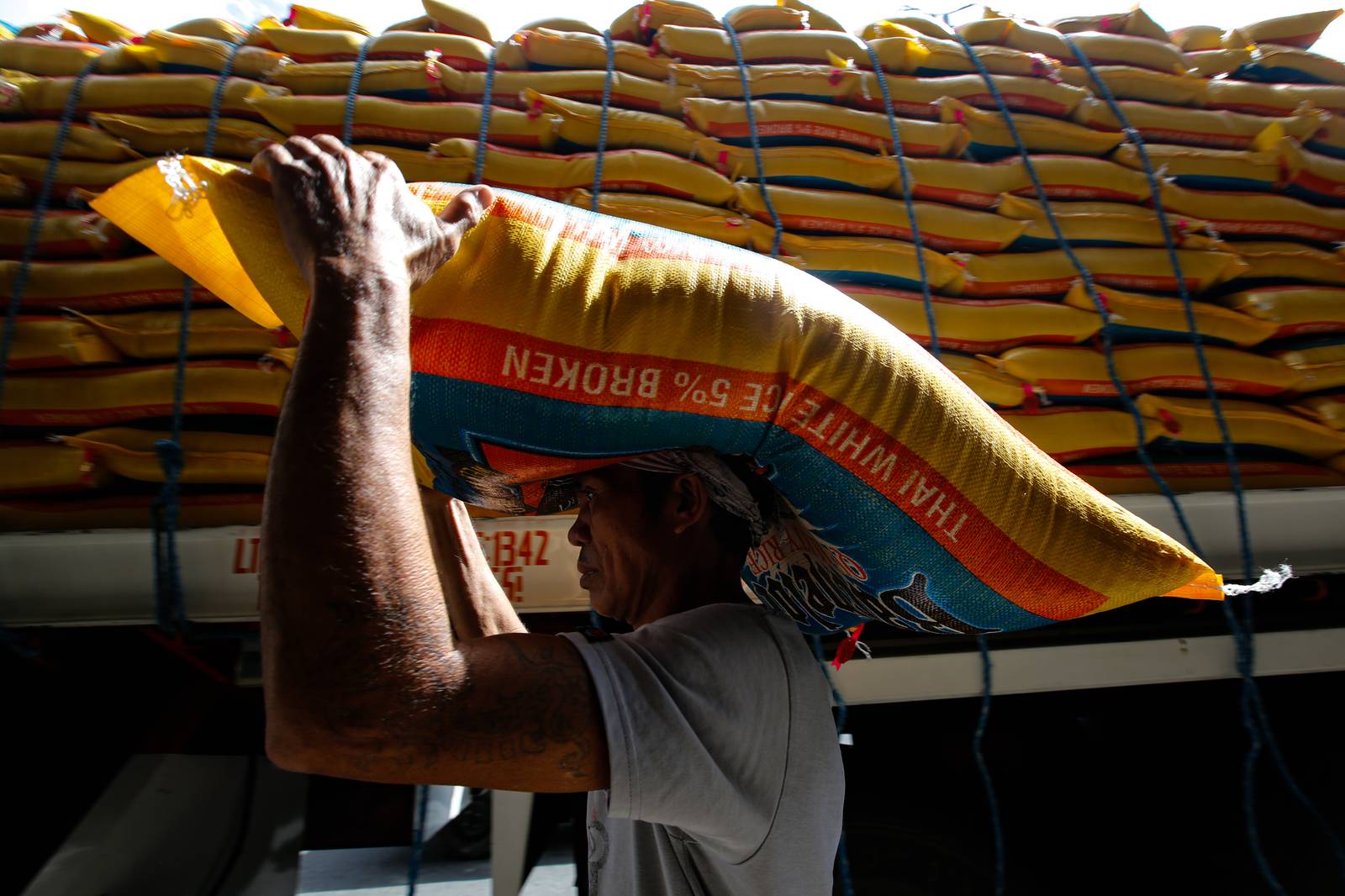 Workers unload imported rice at a warehouse along Dagupan Street in Tondo, Manila, on Friday, 23 January 2026. The Philippines resumed rice importation this month, after it was suspended late last year in a bid to help local farmers cope with falling prices.