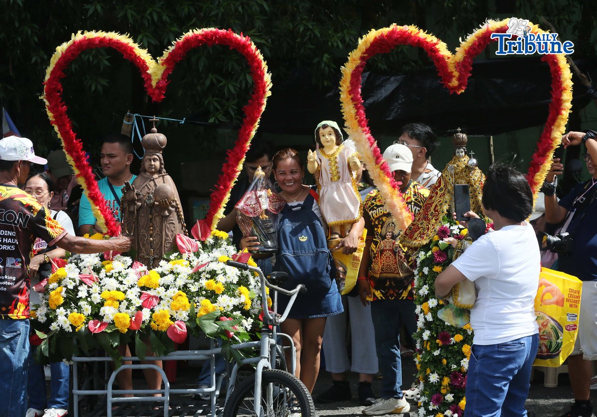 Devotees carry their own images of the Santo Niño as they join the fluvial and solemn foot procession of the Santo Niño de Cebu at Muelle Loney in Iloilo City on Friday, January 23, as part of the Feast of the Santo Niño and the 2026 Dinagyang Festival. Hundreds of faithful walked in prayer and thanksgiving as the revered image was escorted from the waterfront amid hymns, marking one of the festival’s most significant religious rites.