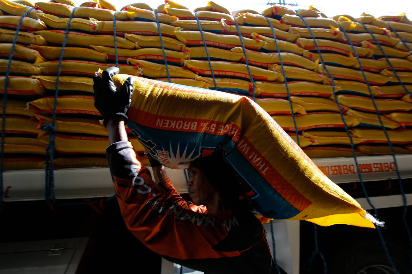 Workers unload imported rice at a warehouse along Dagupan Street in Tondo, Manila, on Friday, 23 January 2026. The Philippines resumed rice importation this month, after it was suspended late last year in a bid to help local farmers cope with falling prices.