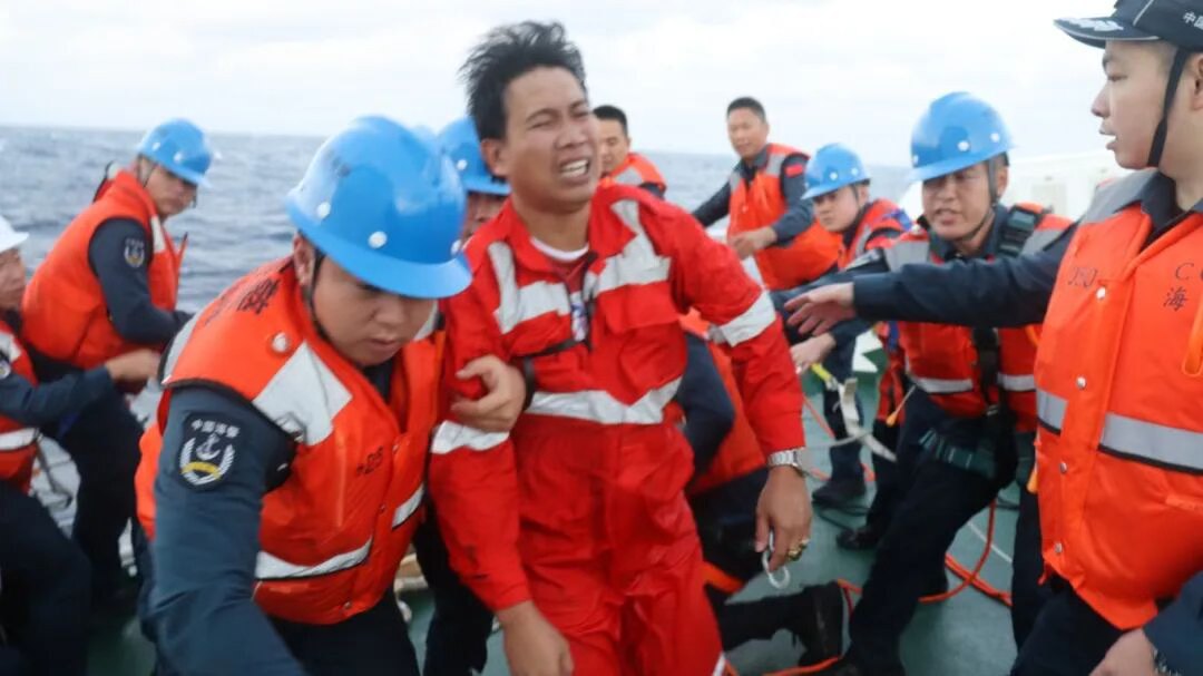2 of 21 Pinoy sailors dead after vessel capsized near Scarborough Shoal
