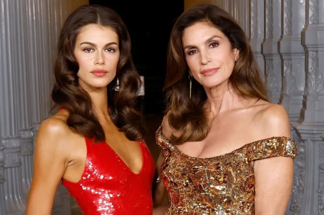 Kaia Gerber, lumaking nakikita ang nude photos ng inang si Cindy Crawford