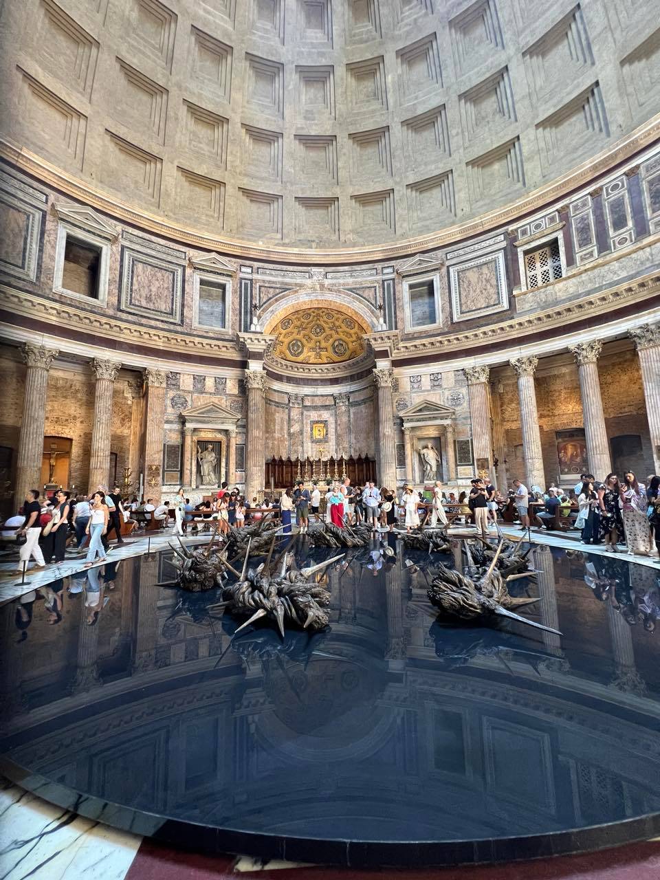 THE Crown of Thorns underneath the oculus.
