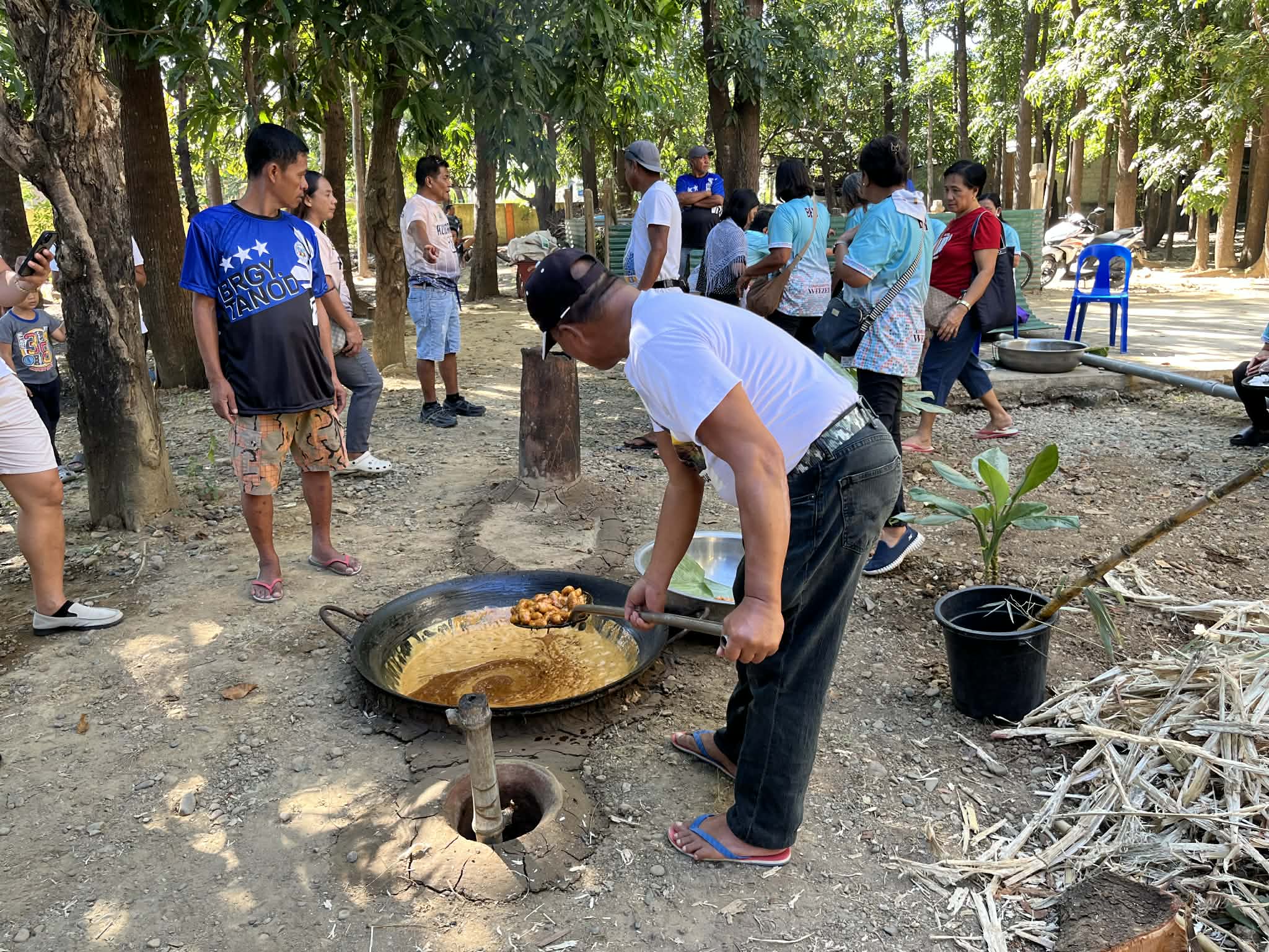 TAGAPULOT is slowly cooked over an open fire to prepare kalti, a traditional Ilocano sweet.