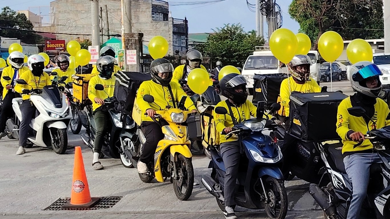 Maxim joins Batangas City Fiesta Parade
