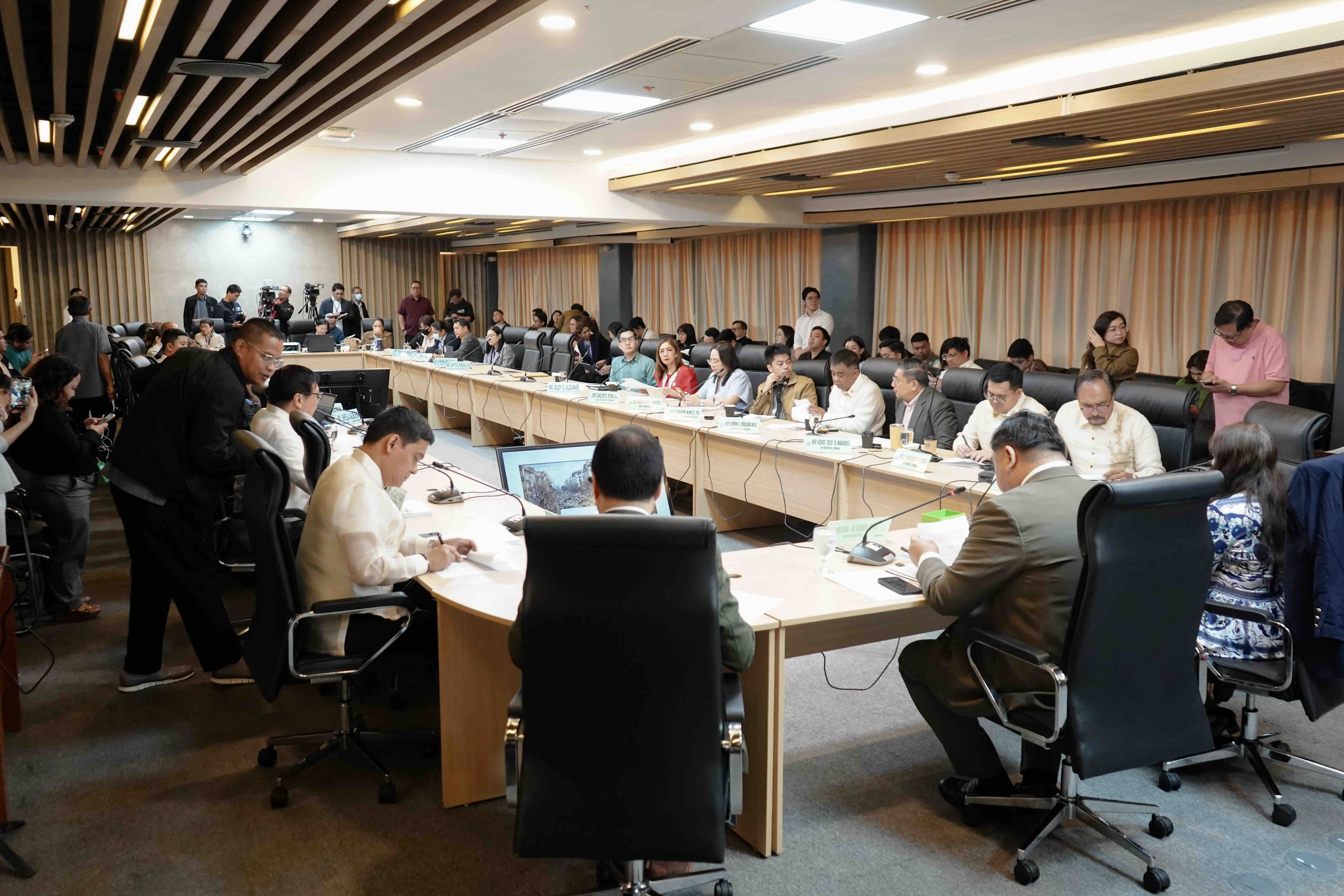 House panel approves proposed student internship allowance bill