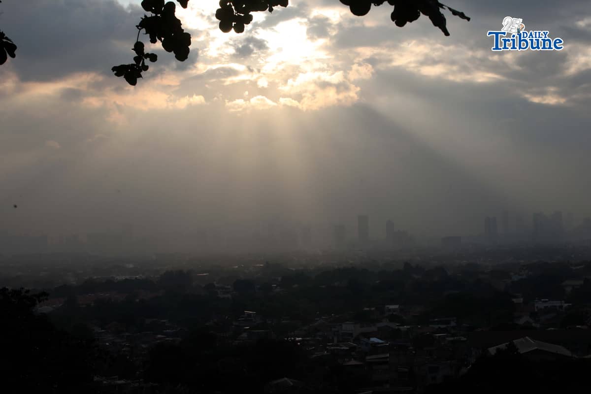 (January 27 2026) Metro Manila cover with fog seen from Antipolo City on Tuesday, January 27, 2026. The Northeast Monsoon (Amihan) is expected to intensify and bring colder temperatures across large parts of the country this week, PAGASA said Monday. PAGASA weather specialist Charmagne Varilla said that 6°C to 7°C are possible, but based on current data, they are more likely to drop to around 9°C or 8°C at the lowest. Photo/Analy Labor
