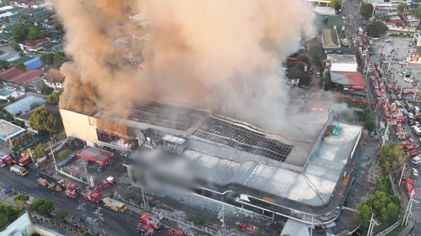 Blaze razes QC supermarket