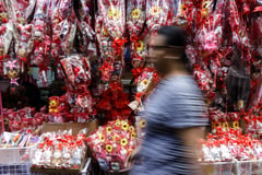 In Pictures: Valentine's Day preparations in Divisoria