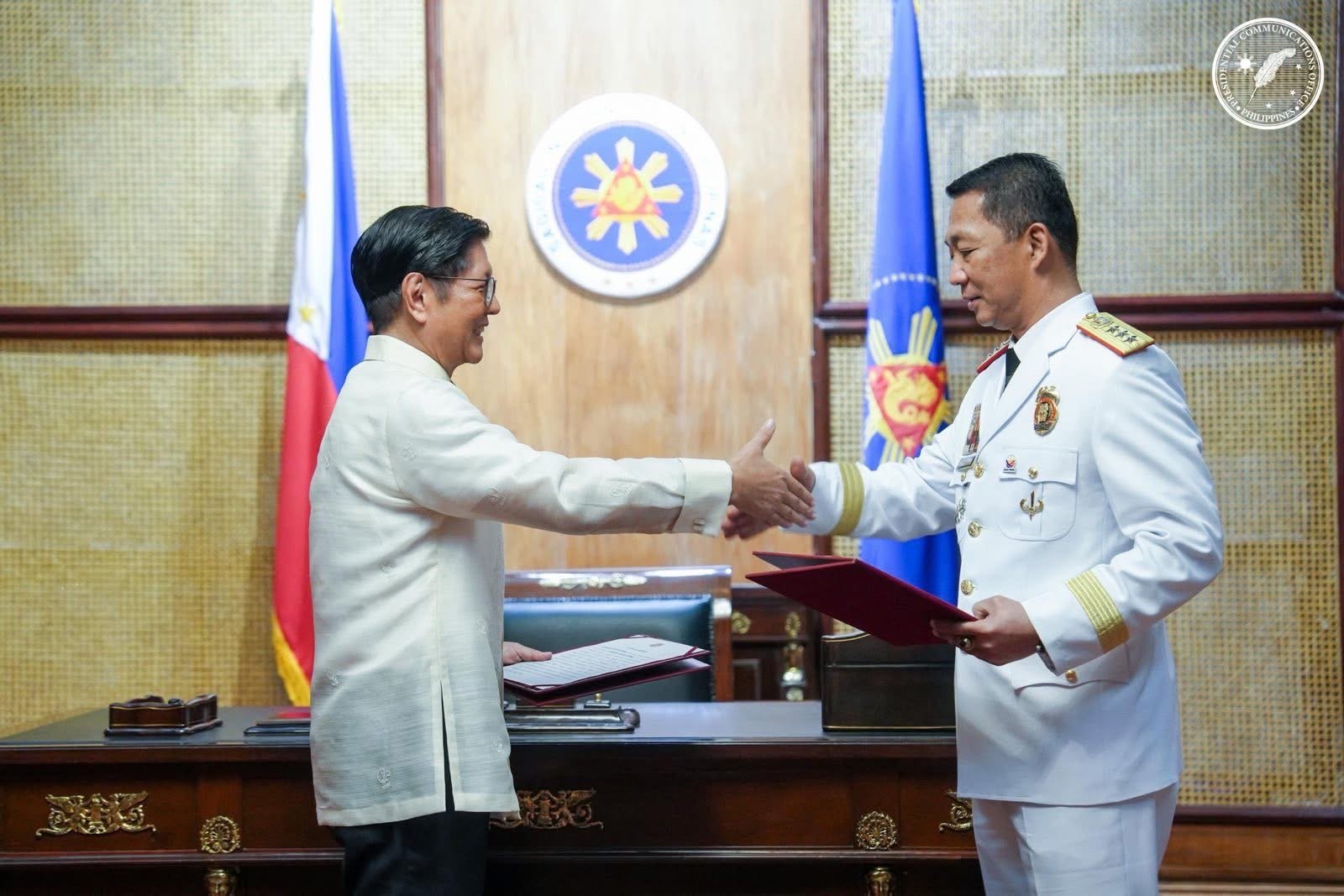 Marcos administers oath to Gen. Nartatez as new PNP chief