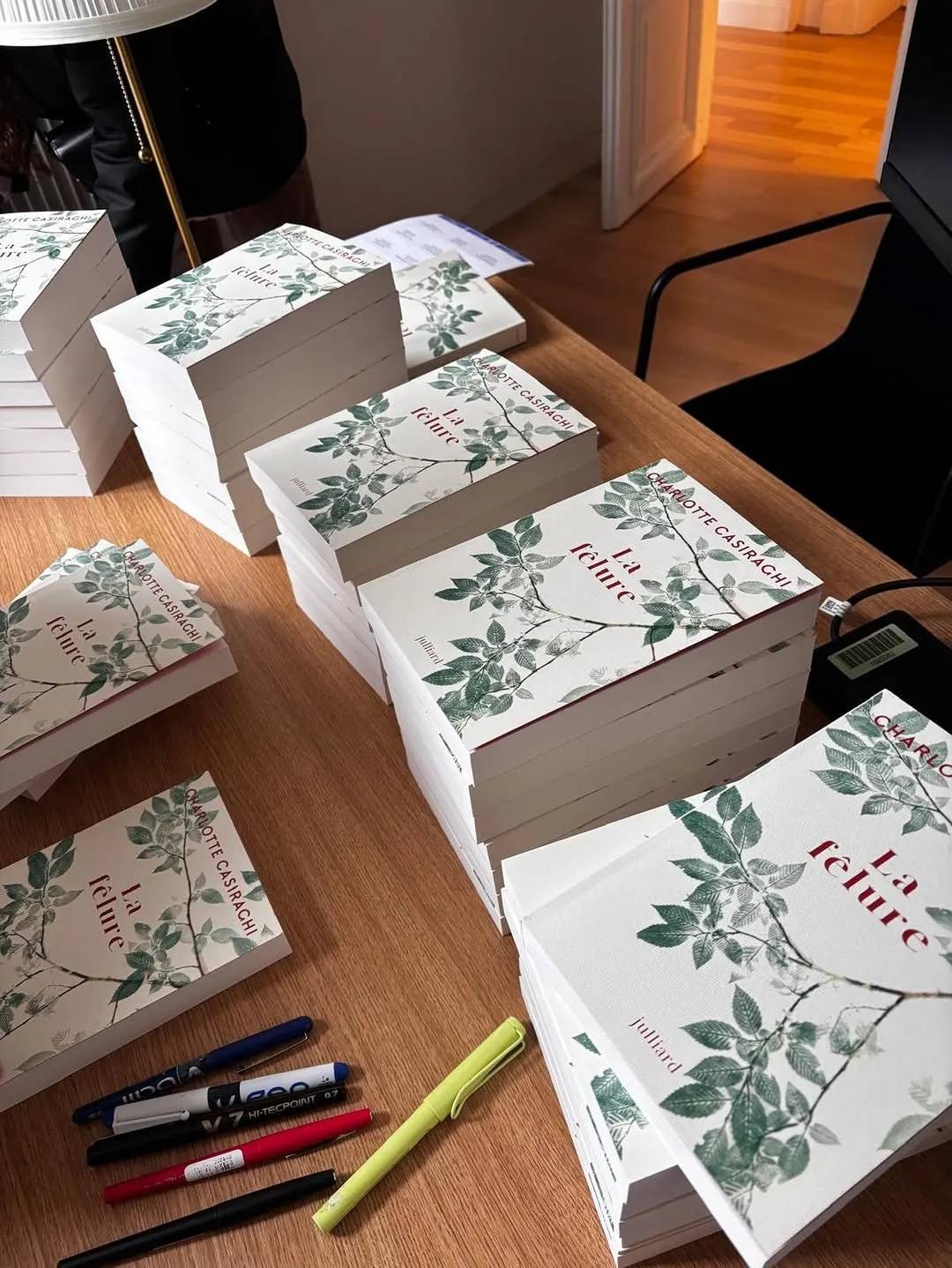 Charlotte’s book weaves together literary and philosophical insights, drawing inspiration from authors such as Ingeborg Bachmann, Colette, Marguerite Duras, and Anna Akhmatova.