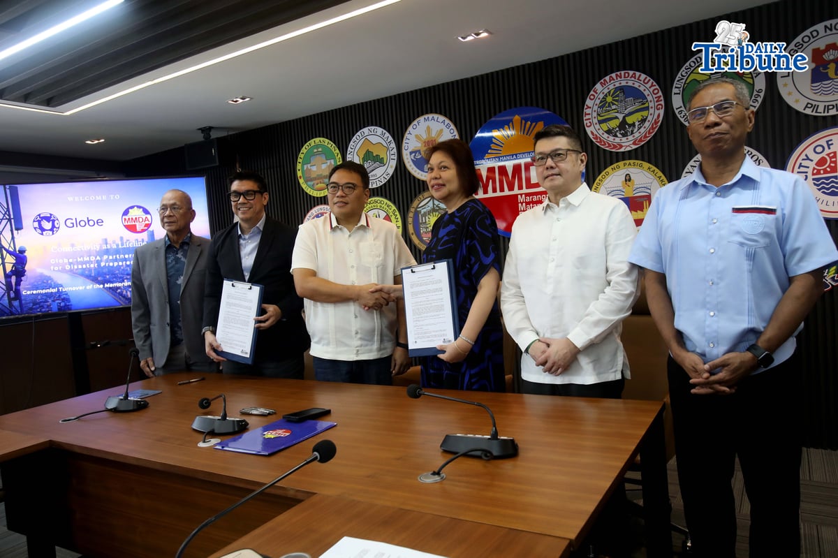 (January 30 2026) MMDA Chairman Atty. Don Artes along with MMDA GM Nicolas Torre III and other officials received the Memorandum of Understanding documents from  Globe Telecoms during the symbolic turnover, in support of the agency's disaster response plan for "The Big One.”. Photo/Analy Labor