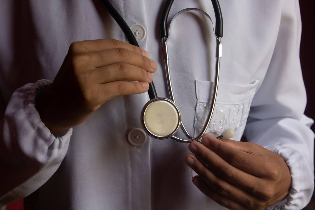 EARLY in training, doctors are taught what to do.  They memorize algorithms, master protocols and learn to move quickly.