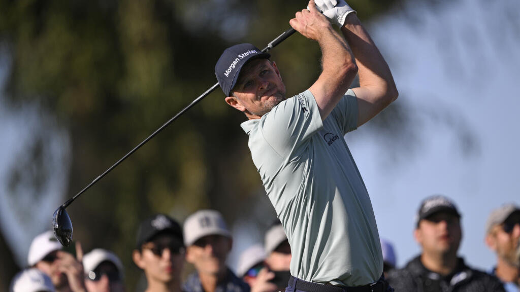 Rose blooms; Koepka rusty