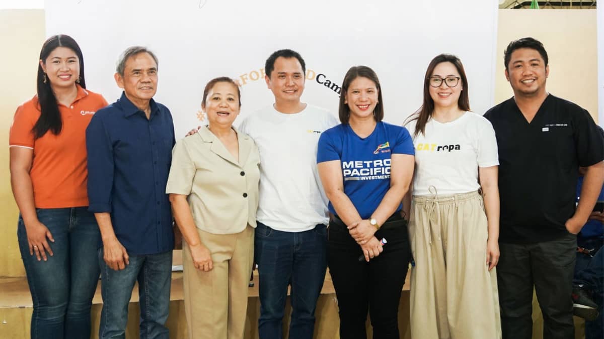 SEEN in the photo (from left) are OMF Communications manager Pia Flores, provincial agriculturist Dr. Rodrigo Bautista, municipal administrator Analyn Moraleja, Laiya Aplaya Barangay Chairman Wenceslao L. Llana III, project director and head of Community Development of Landco Pacific Corporation Jhem Fauni-Azarcon, Head of Advocacy Communication and Meralco CATropa program manager Michelle Caguioa, and Biyaya Animal Care medical director Dr. Joden Sumeldan during the two-day initiative, following the signing of the Spay It Forward Campaign pledge wall as a gesture of their commitment to advancing animal welfare.