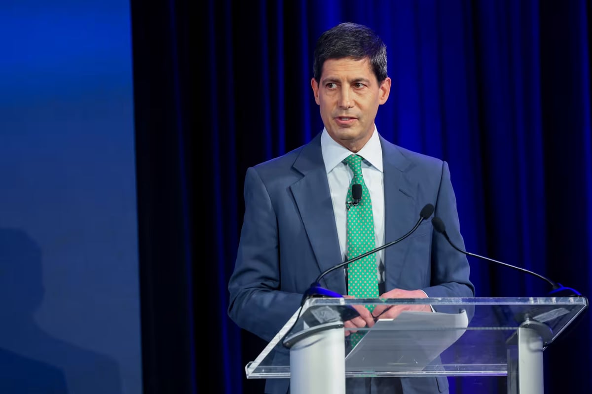 Trump picks former Fed governor Kevin Warsh as next central bank chief
