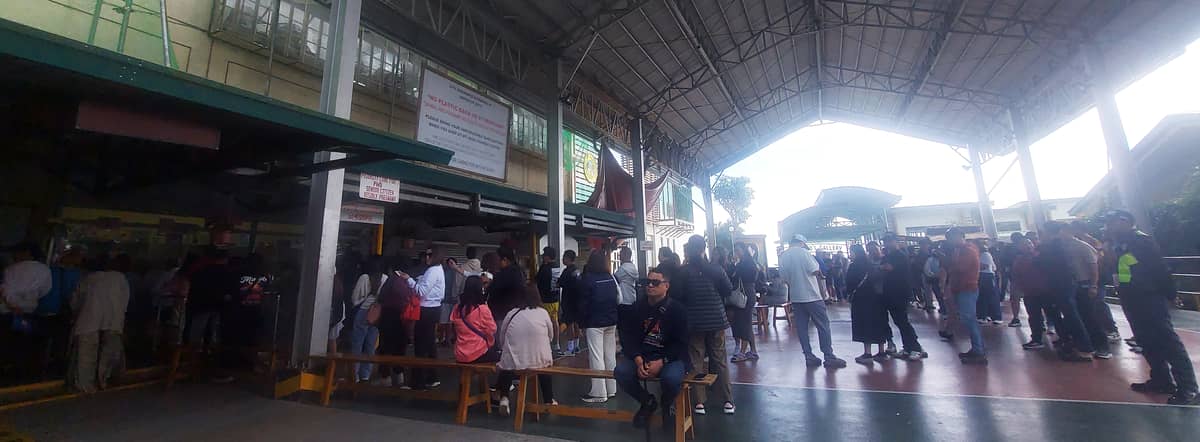 LINES at the selling area prior to sold-out ube jams announcement.