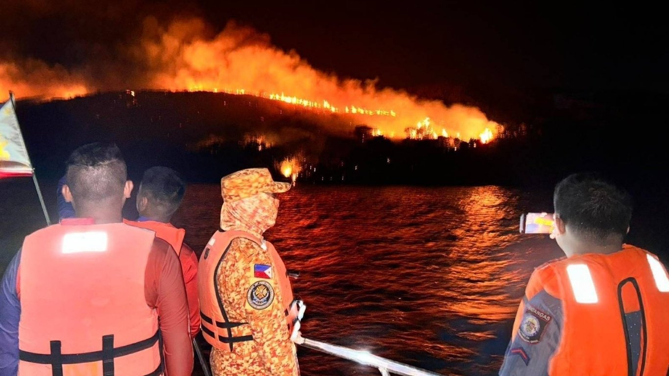 Grass fire reported on Taal Volcano