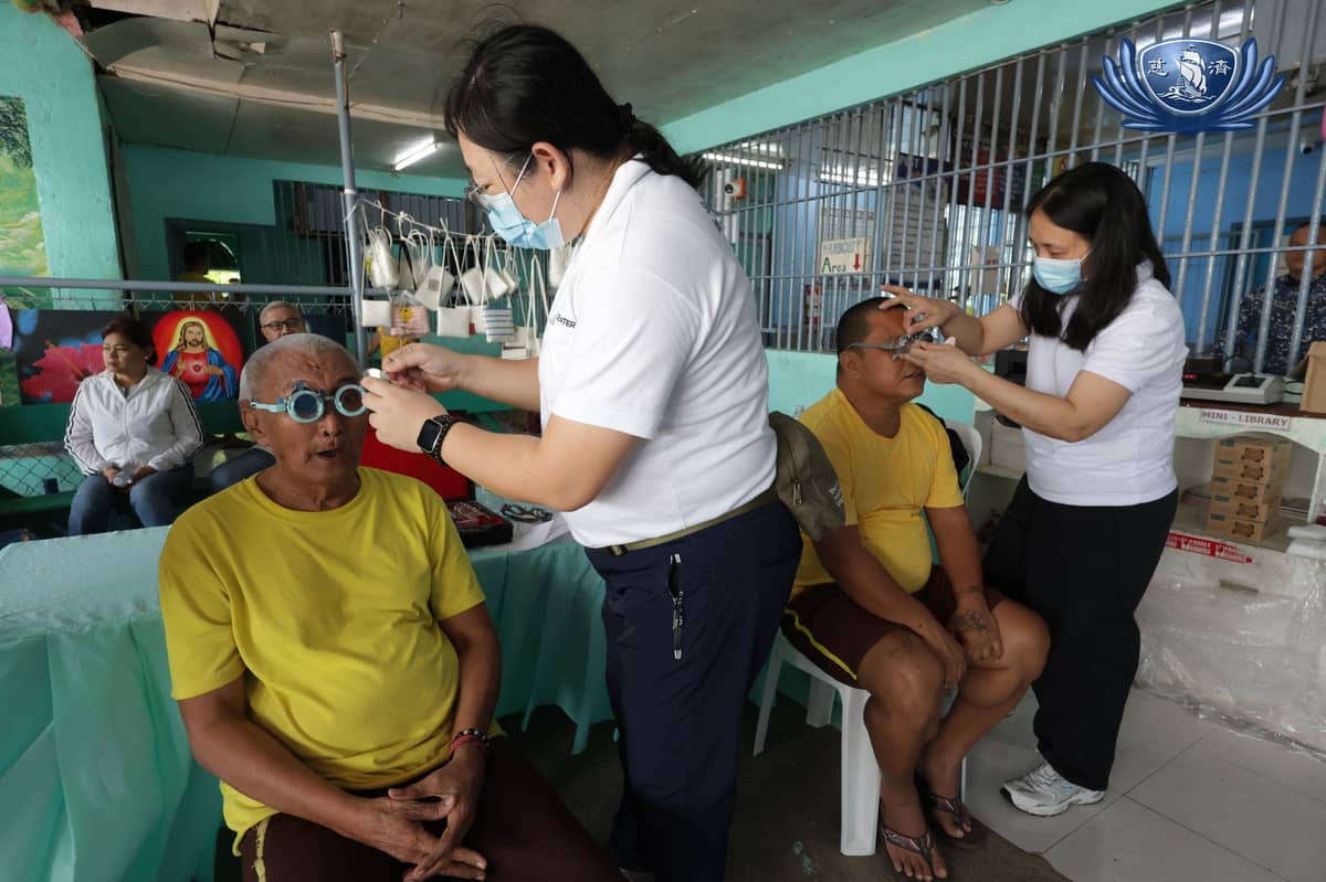 SOME 540 male and female persons deprived of liberty and jail guards in Bohol District Jail received refraction tests, eye drop medicines and reading glasses at the Tzu Chi medical mission.