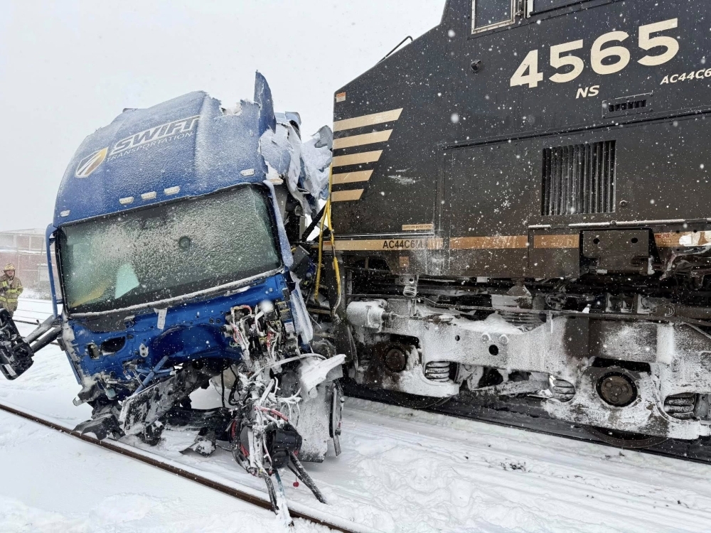 Snowstorm batters southern U.S., disrupting travel, power