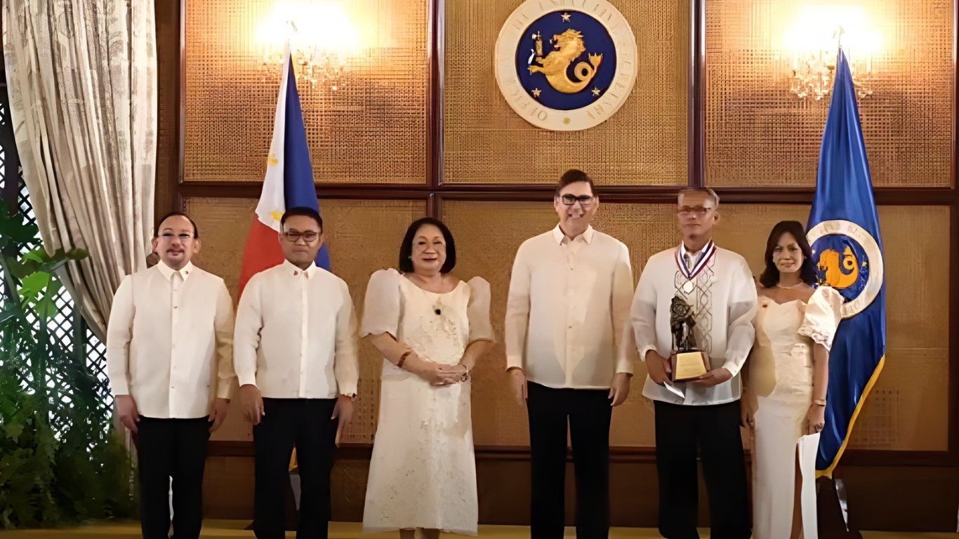 DoST Western Visayas employee earns top civil service honor
